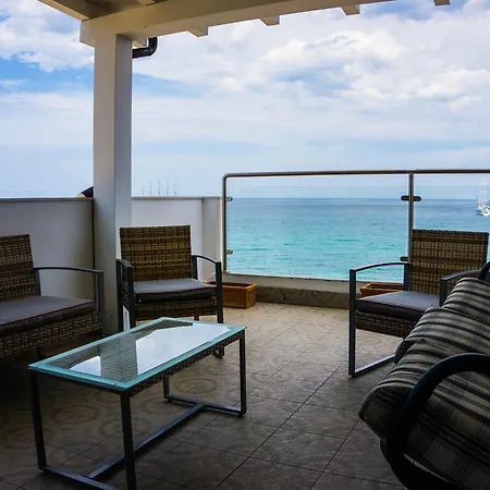 Ig-tysandros Otel Giardini Naxos